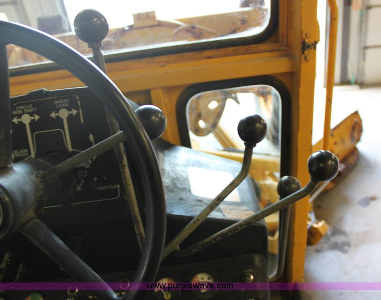 image for item 6440 1970 John Deere 570A motor grader