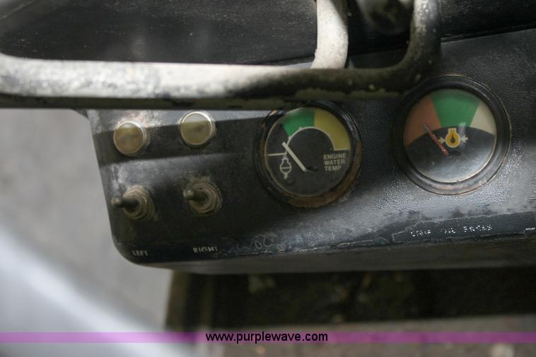 image for item 6440 1970 John Deere 570A motor grader