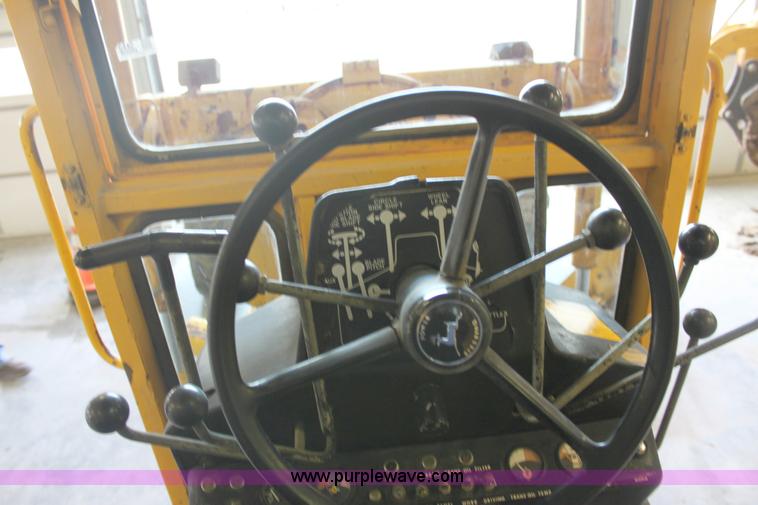 image for item 6440 1970 John Deere 570A motor grader