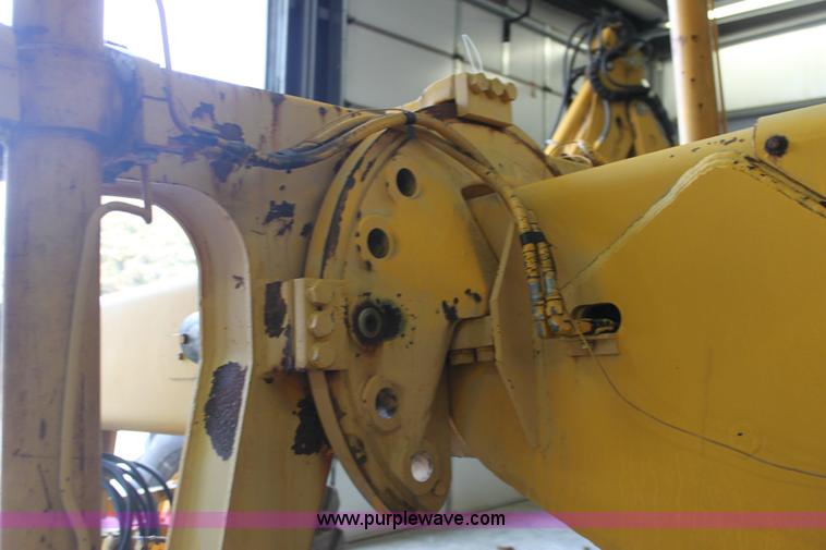 image for item 6440 1970 John Deere 570A motor grader