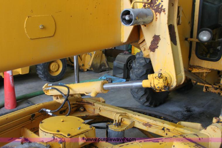 image for item 6440 1970 John Deere 570A motor grader