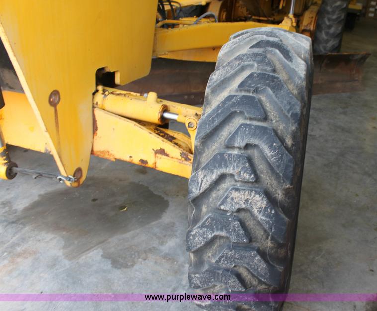 image for item 6440 1970 John Deere 570A motor grader