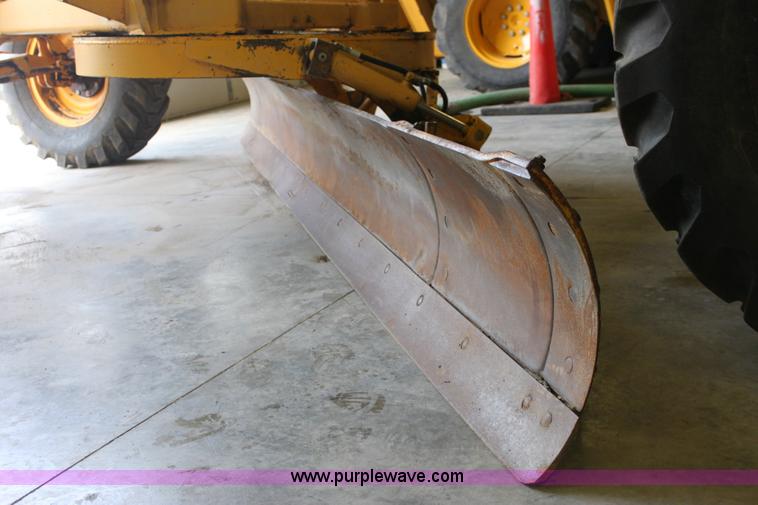 image for item 6440 1970 John Deere 570A motor grader