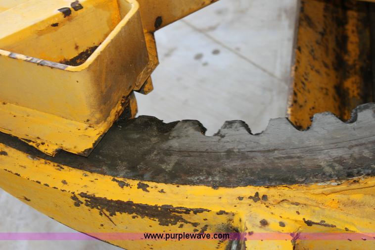 image for item 6440 1970 John Deere 570A motor grader