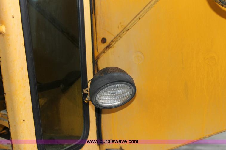 image for item 6440 1970 John Deere 570A motor grader