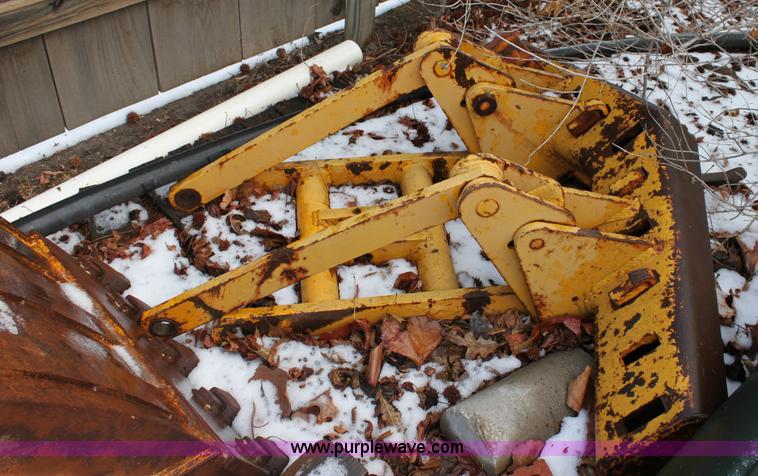 image for item 6440 1970 John Deere 570A motor grader