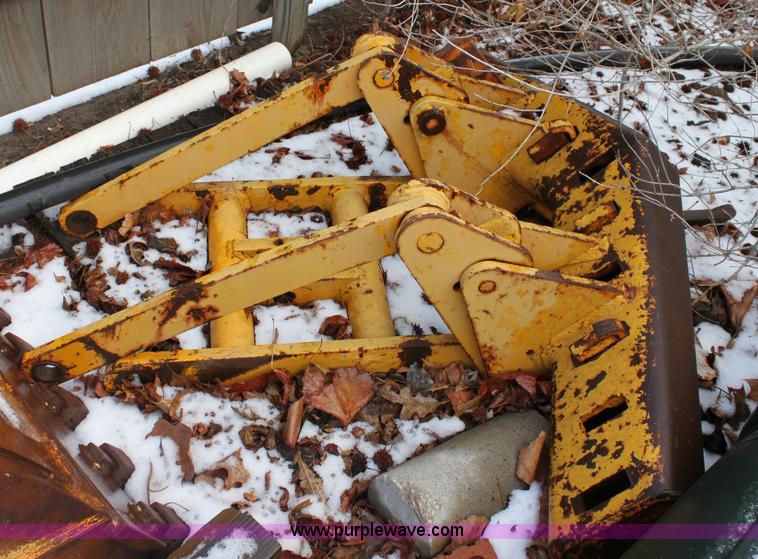 image for item 6440 1970 John Deere 570A motor grader