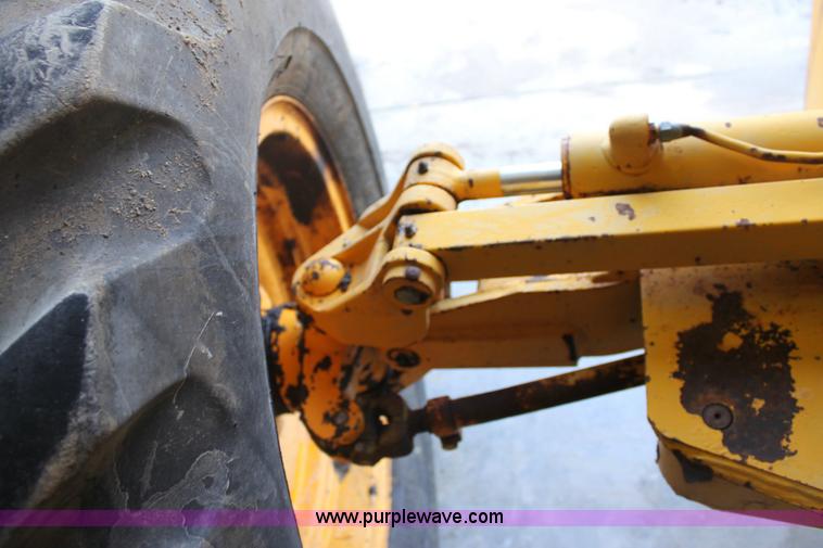 image for item 6440 1970 John Deere 570A motor grader