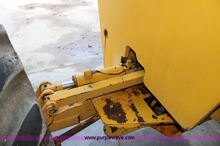 image for item 6440 1970 John Deere 570A motor grader