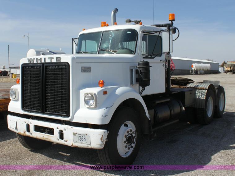 image for item 6530 1977 White RBM64T-06 Roadboss semi truck