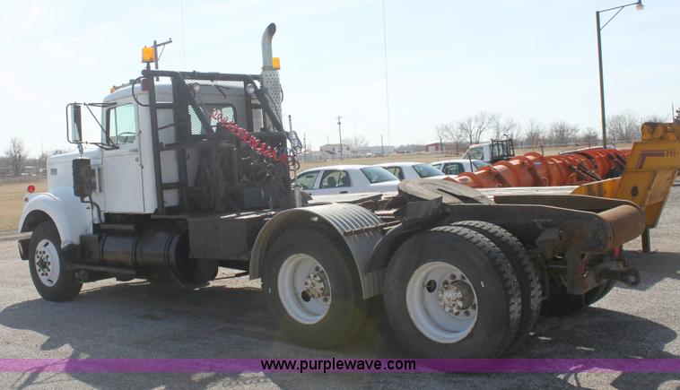 image for item 6530 1977 White RBM64T-06 Roadboss semi truck