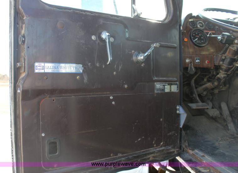 image for item 6530 1977 White RBM64T-06 Roadboss semi truck