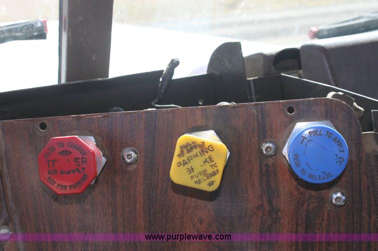 image for item 6530 1977 White RBM64T-06 Roadboss semi truck