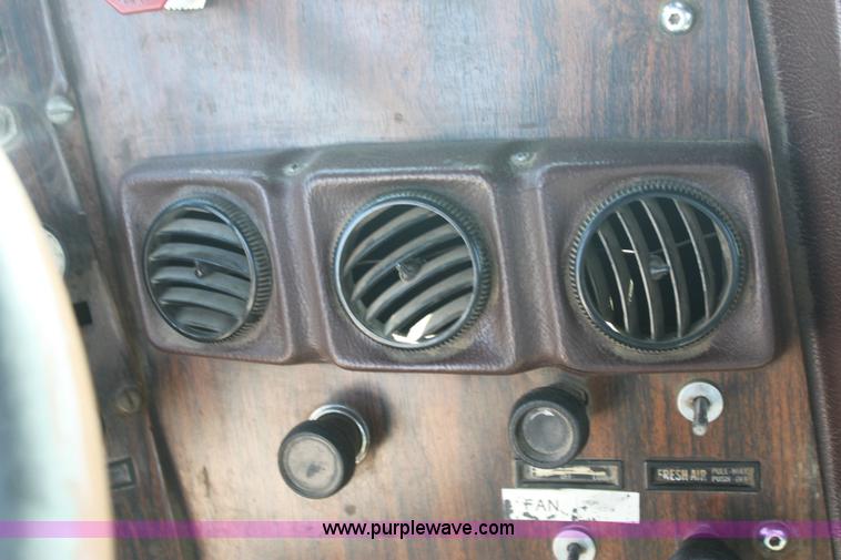 image for item 6530 1977 White RBM64T-06 Roadboss semi truck