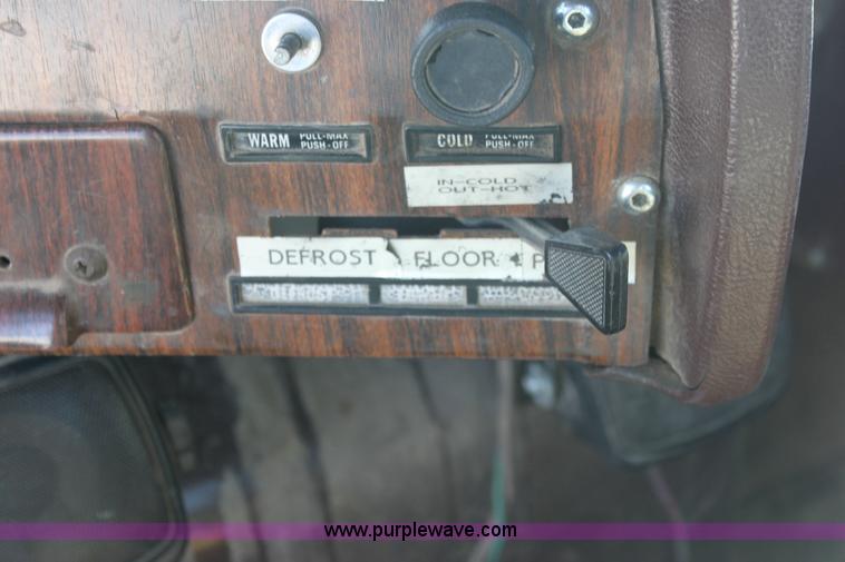 image for item 6530 1977 White RBM64T-06 Roadboss semi truck