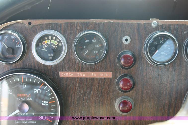 image for item 6530 1977 White RBM64T-06 Roadboss semi truck