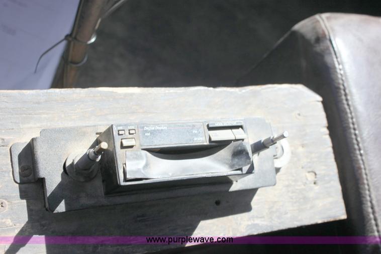 image for item 6530 1977 White RBM64T-06 Roadboss semi truck