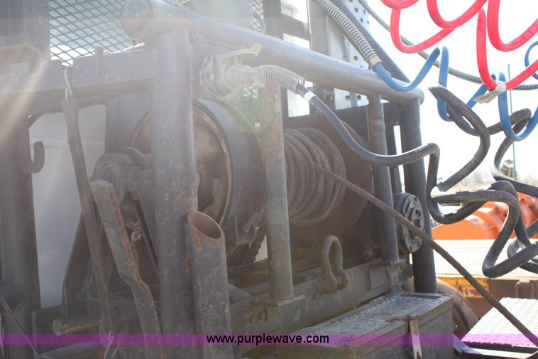 image for item 6530 1977 White RBM64T-06 Roadboss semi truck