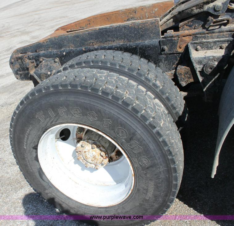 image for item 6530 1977 White RBM64T-06 Roadboss semi truck