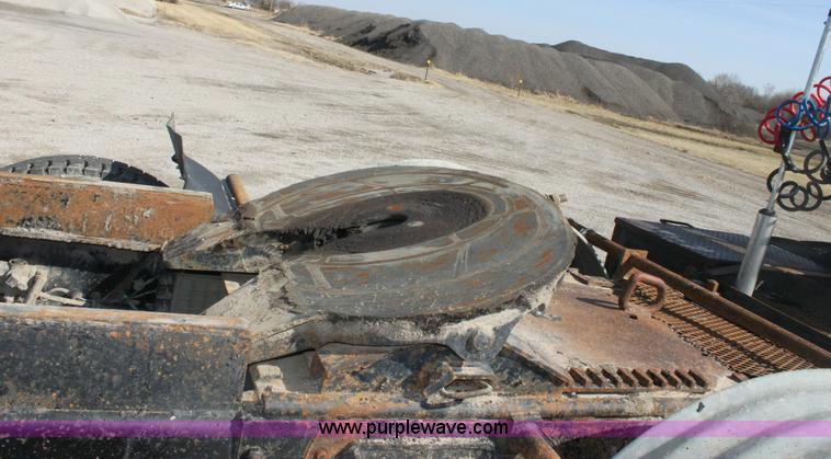 image for item 6530 1977 White RBM64T-06 Roadboss semi truck