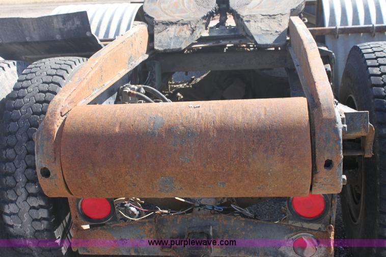 image for item 6530 1977 White RBM64T-06 Roadboss semi truck