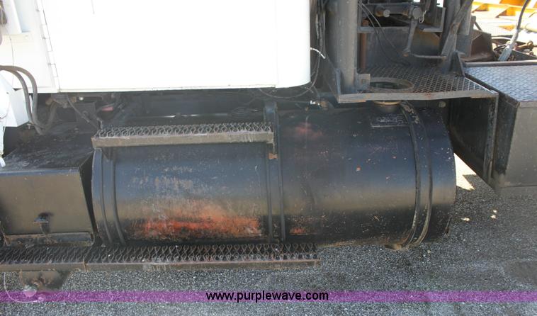 image for item 6530 1977 White RBM64T-06 Roadboss semi truck