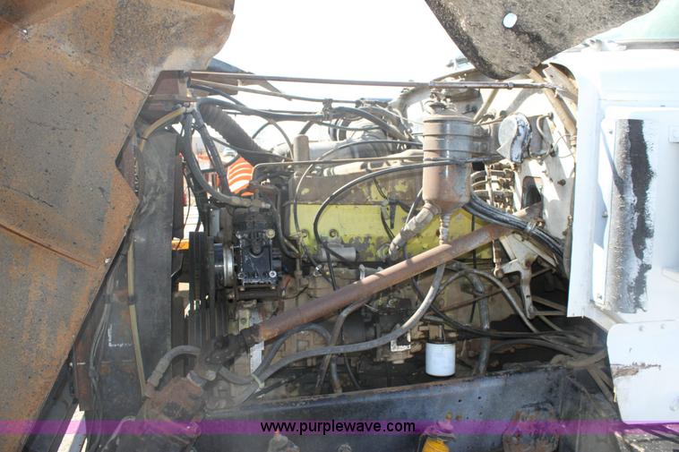 image for item 6530 1977 White RBM64T-06 Roadboss semi truck