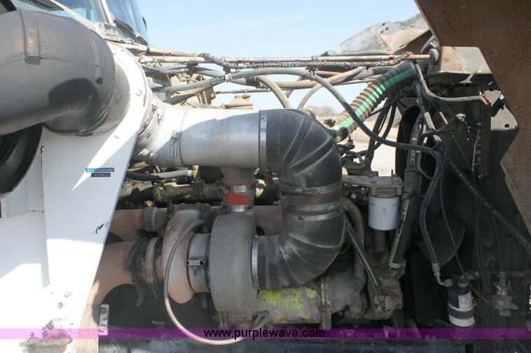 image for item 6530 1977 White RBM64T-06 Roadboss semi truck