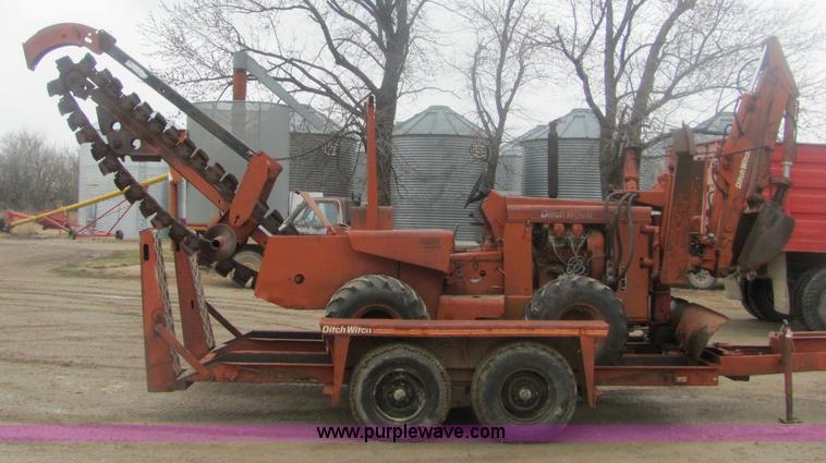 image for item 6954 Ditch Witch R65 trencher