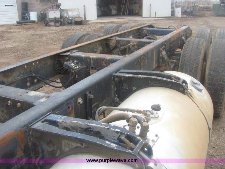 image for item 6965 1988 Peterbilt 377 cab and chassis