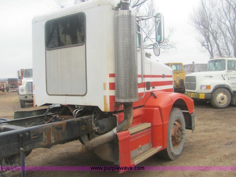 image for item 6965 1988 Peterbilt 377 cab and chassis