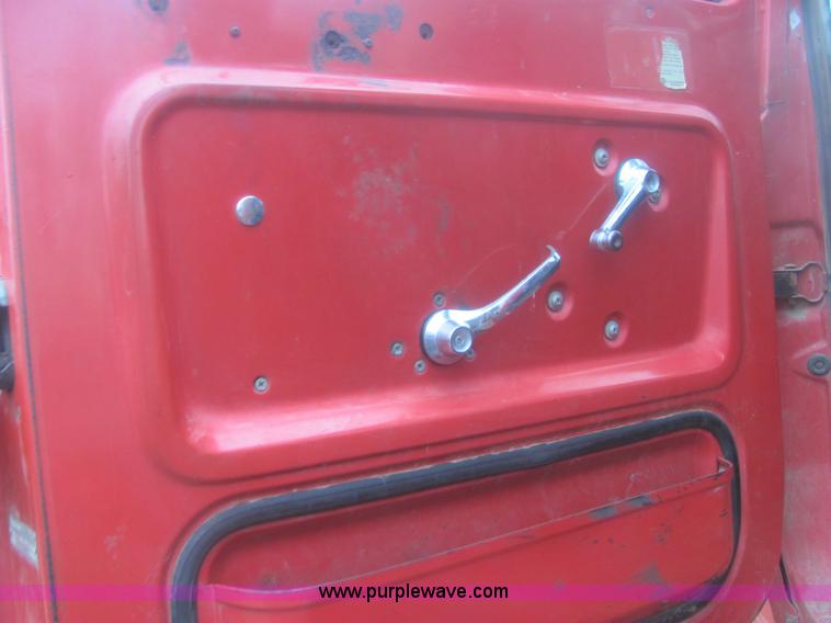 image for item 6967 1973 Ford LT800 cab and chassis
