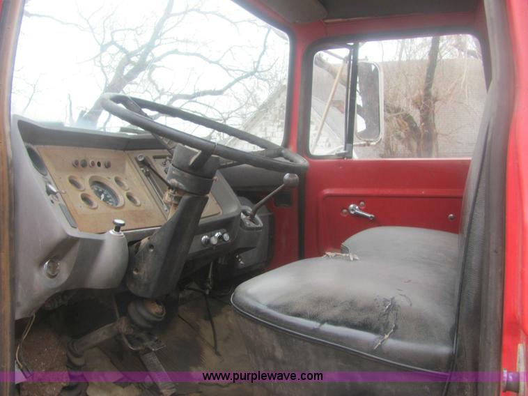 image for item 6967 1973 Ford LT800 cab and chassis