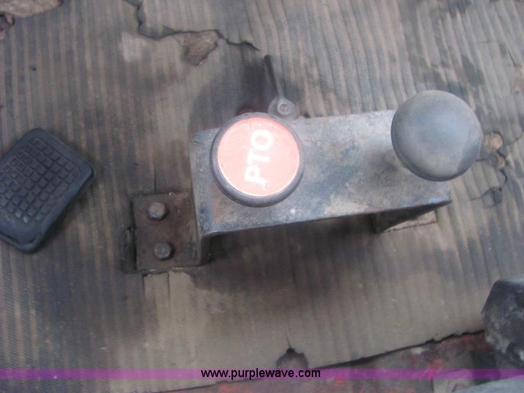 image for item 6967 1973 Ford LT800 cab and chassis