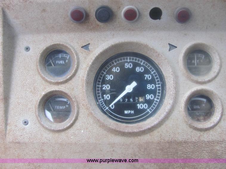 image for item 6967 1973 Ford LT800 cab and chassis