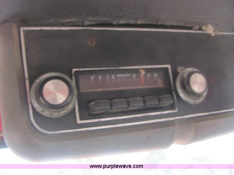 image for item 6967 1973 Ford LT800 cab and chassis