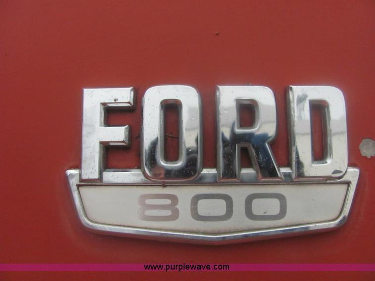 image for item 6967 1973 Ford LT800 cab and chassis