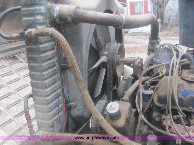 image for item 6967 1973 Ford LT800 cab and chassis