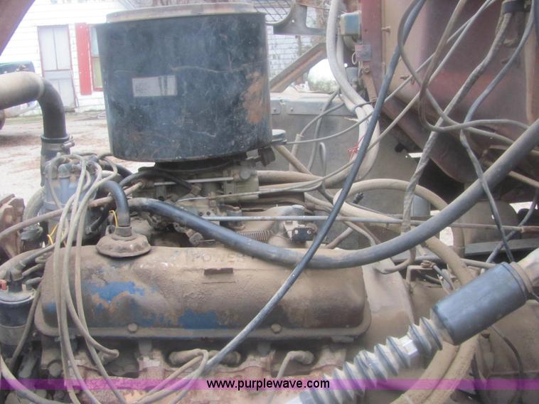 image for item 6967 1973 Ford LT800 cab and chassis