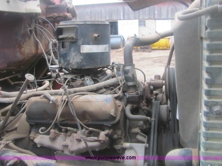 image for item 6967 1973 Ford LT800 cab and chassis