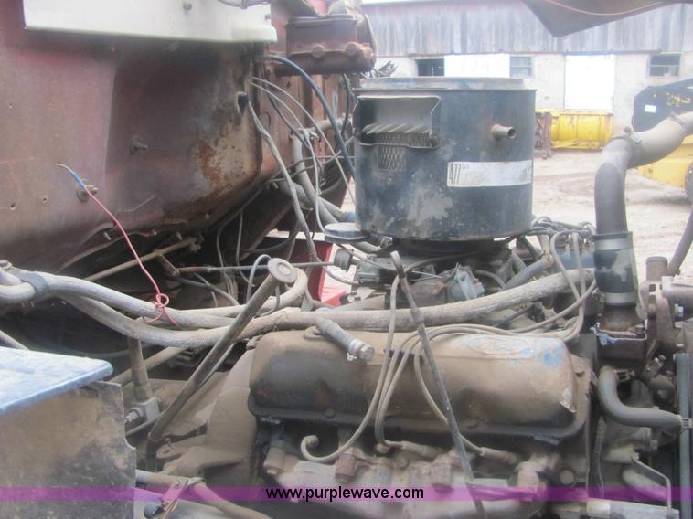 image for item 6967 1973 Ford LT800 cab and chassis