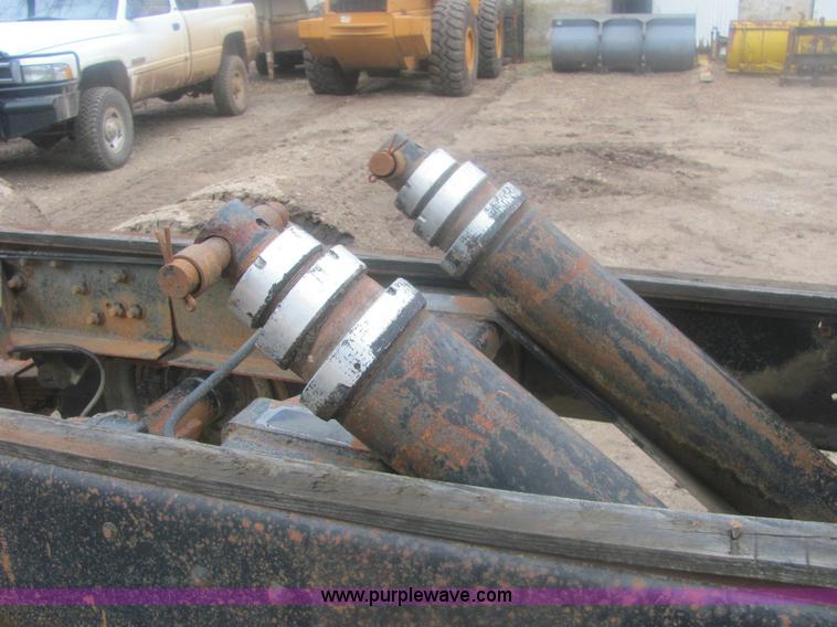 image for item 6967 1973 Ford LT800 cab and chassis