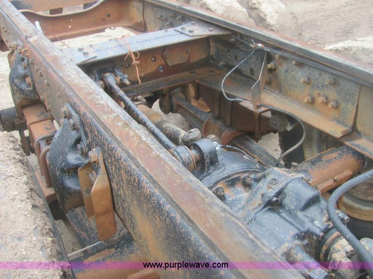 image for item 6967 1973 Ford LT800 cab and chassis