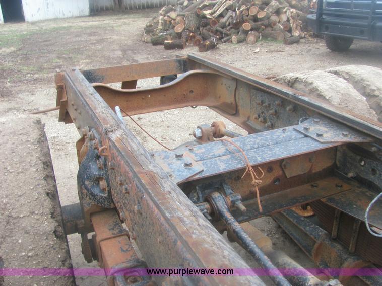 image for item 6967 1973 Ford LT800 cab and chassis