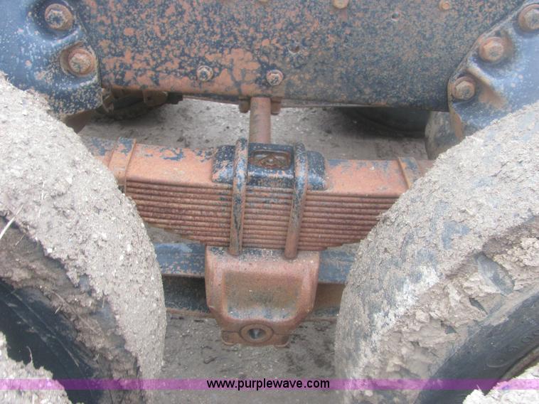 image for item 6967 1973 Ford LT800 cab and chassis