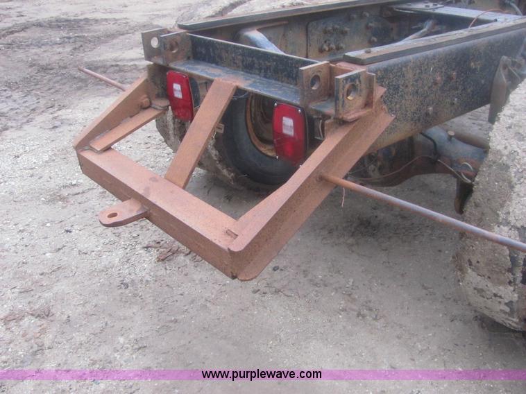 image for item 6967 1973 Ford LT800 cab and chassis