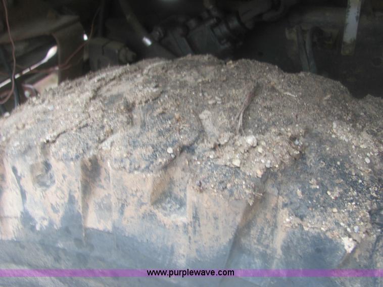 image for item 6967 1973 Ford LT800 cab and chassis