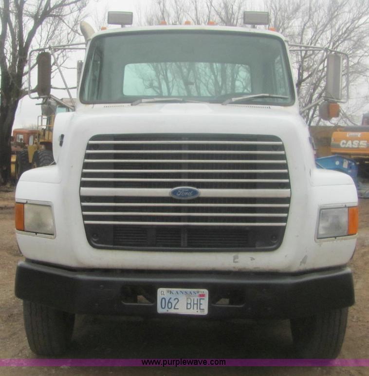 image for item 6969 1994 Ford LTA9000 Aero Max 106 semi truck