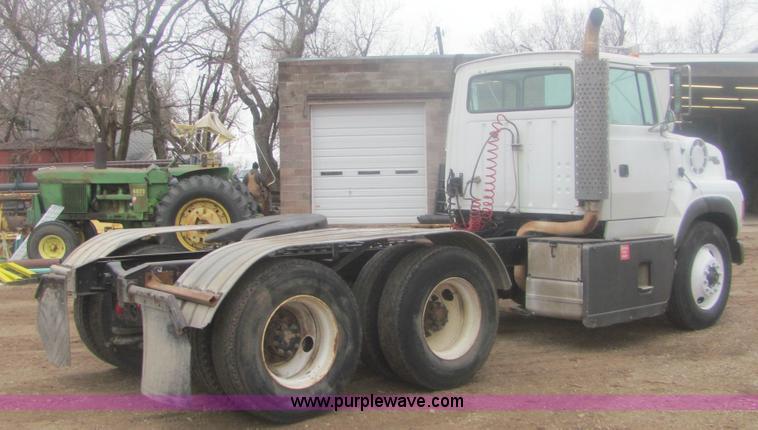 image for item 6969 1994 Ford LTA9000 Aero Max 106 semi truck