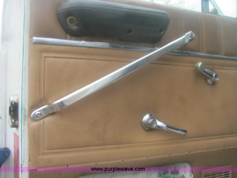 image for item 6969 1994 Ford LTA9000 Aero Max 106 semi truck